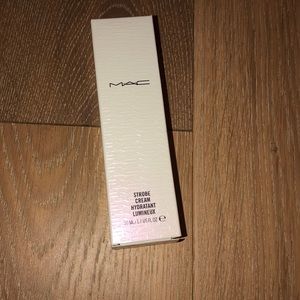Mac Cosmetics Strobe Cream in GOLDLITE